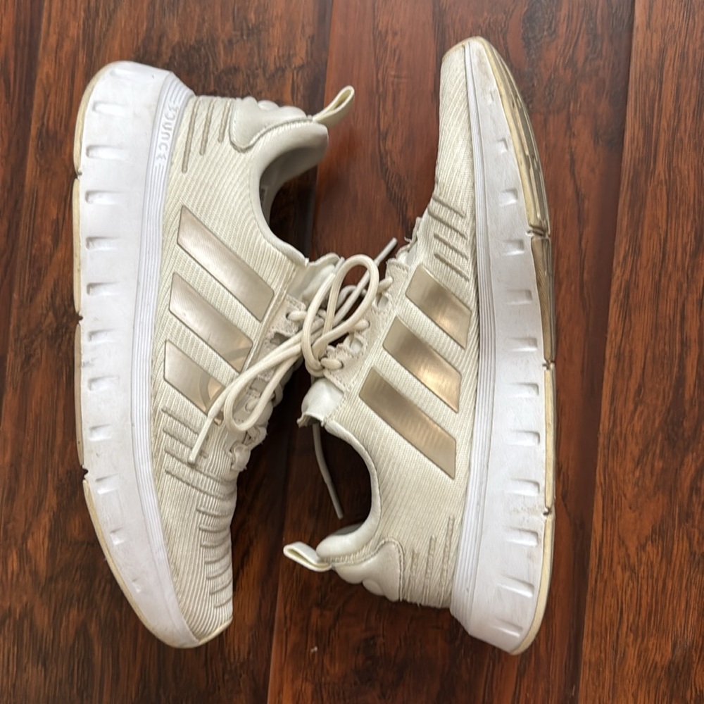 Women’s size 8 cream gold Adiddas